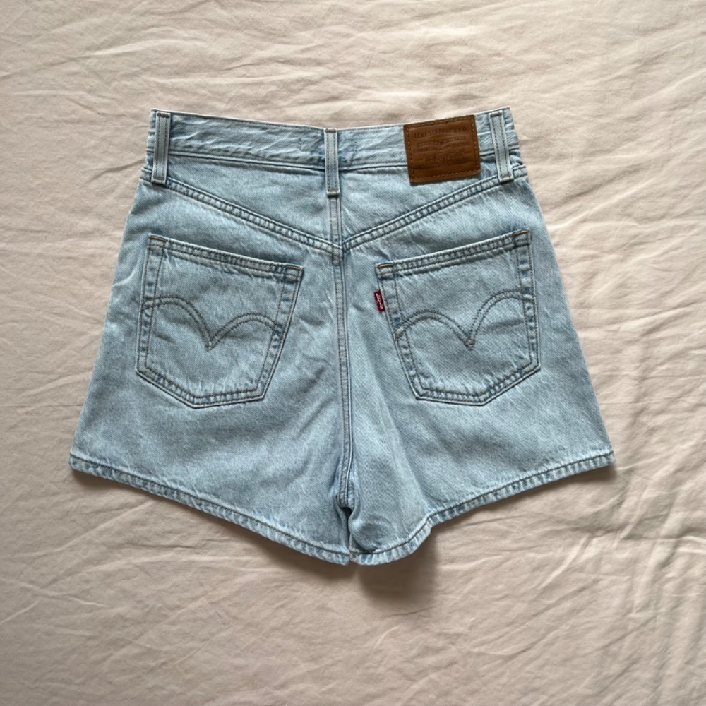 Levi's Light Wash Denim Jean Shorts - Picture 12 of 12